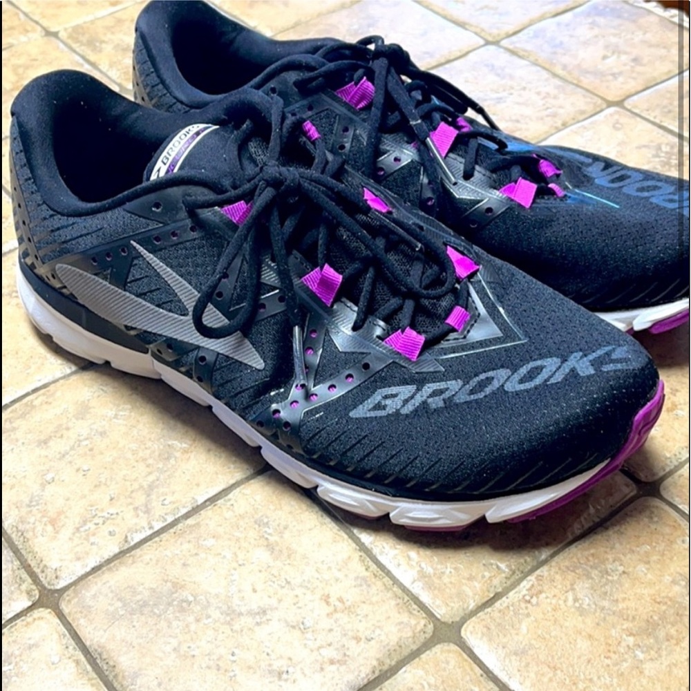 Womens neuro 2 athletic shoes
